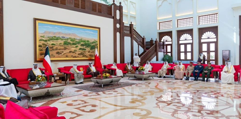 أمير الكويت يصل إلى البحرين للمشاركة في القمة الخليجية