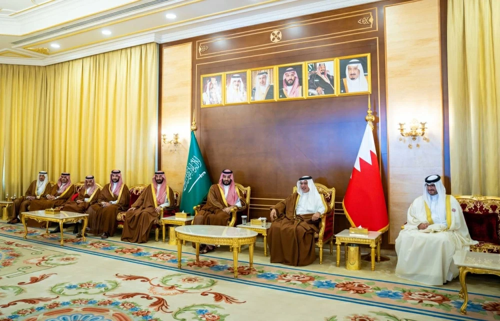 ولي العهد السعودي يصل البحرين للمشاركة في القمة الخليجية