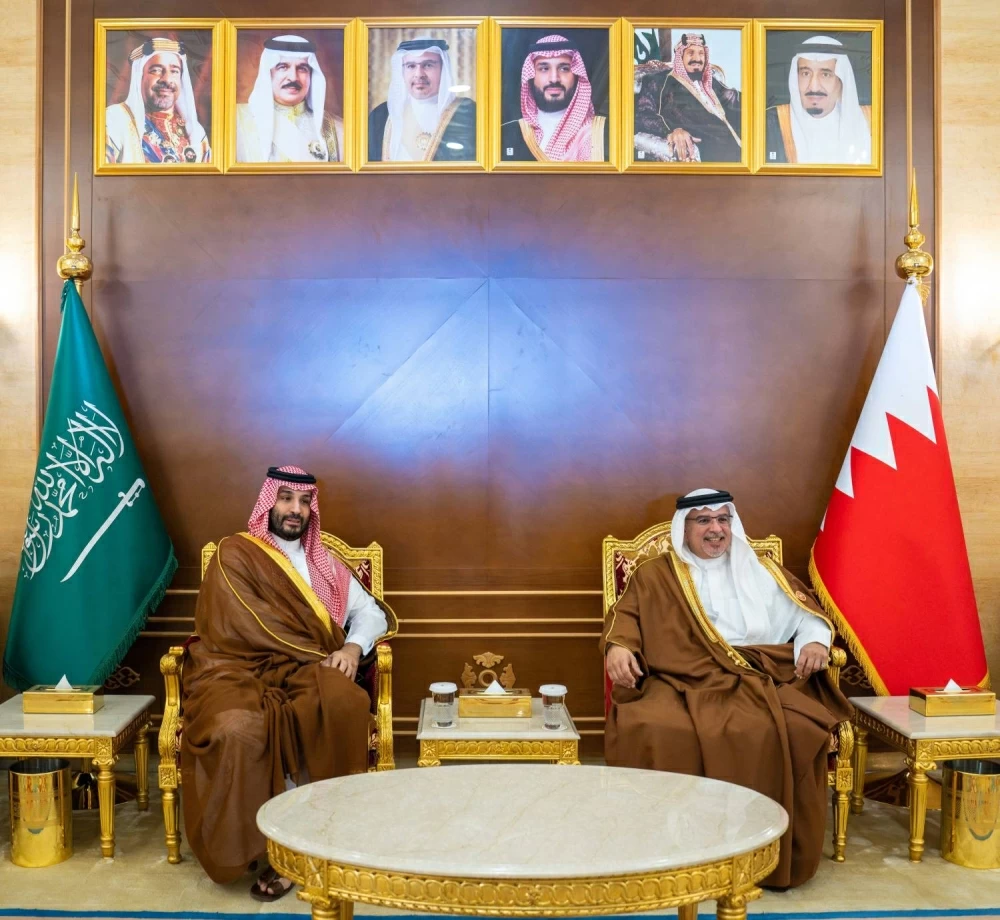 ولي العهد السعودي يصل البحرين للمشاركة في القمة الخليجية