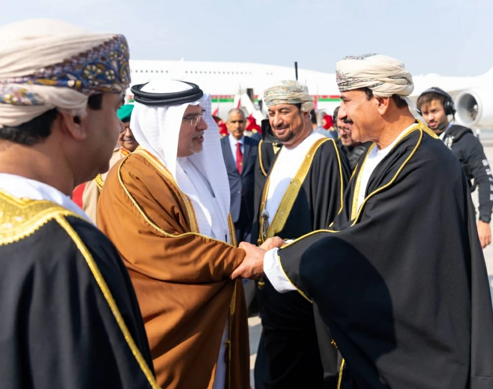 سلطان عٌمان يصل إلى البحرين للمشاركة في القمة الخليجية
