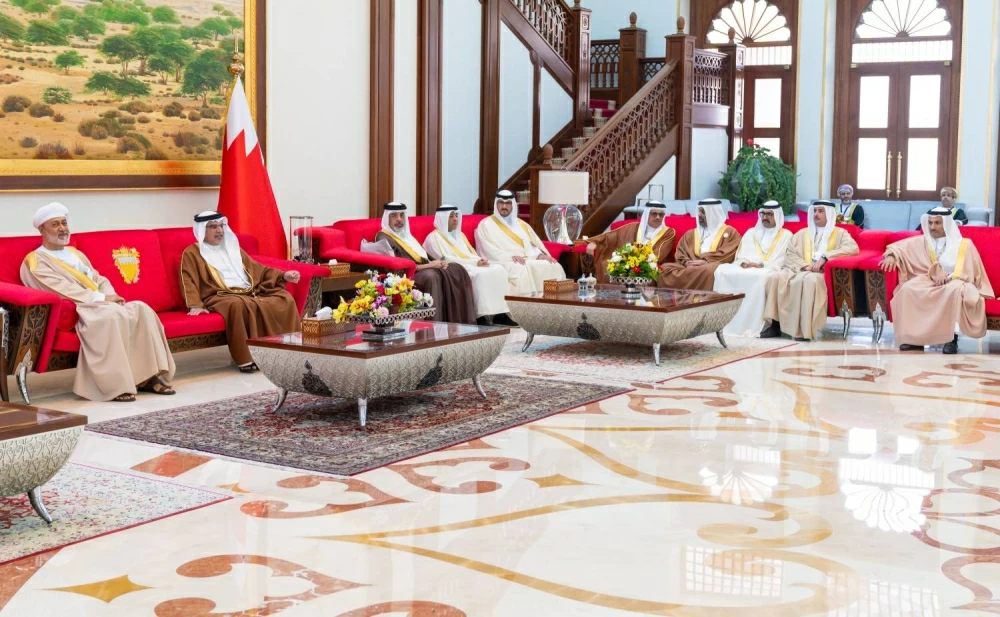 سلطان عٌمان يصل إلى البحرين للمشاركة في القمة الخليجية