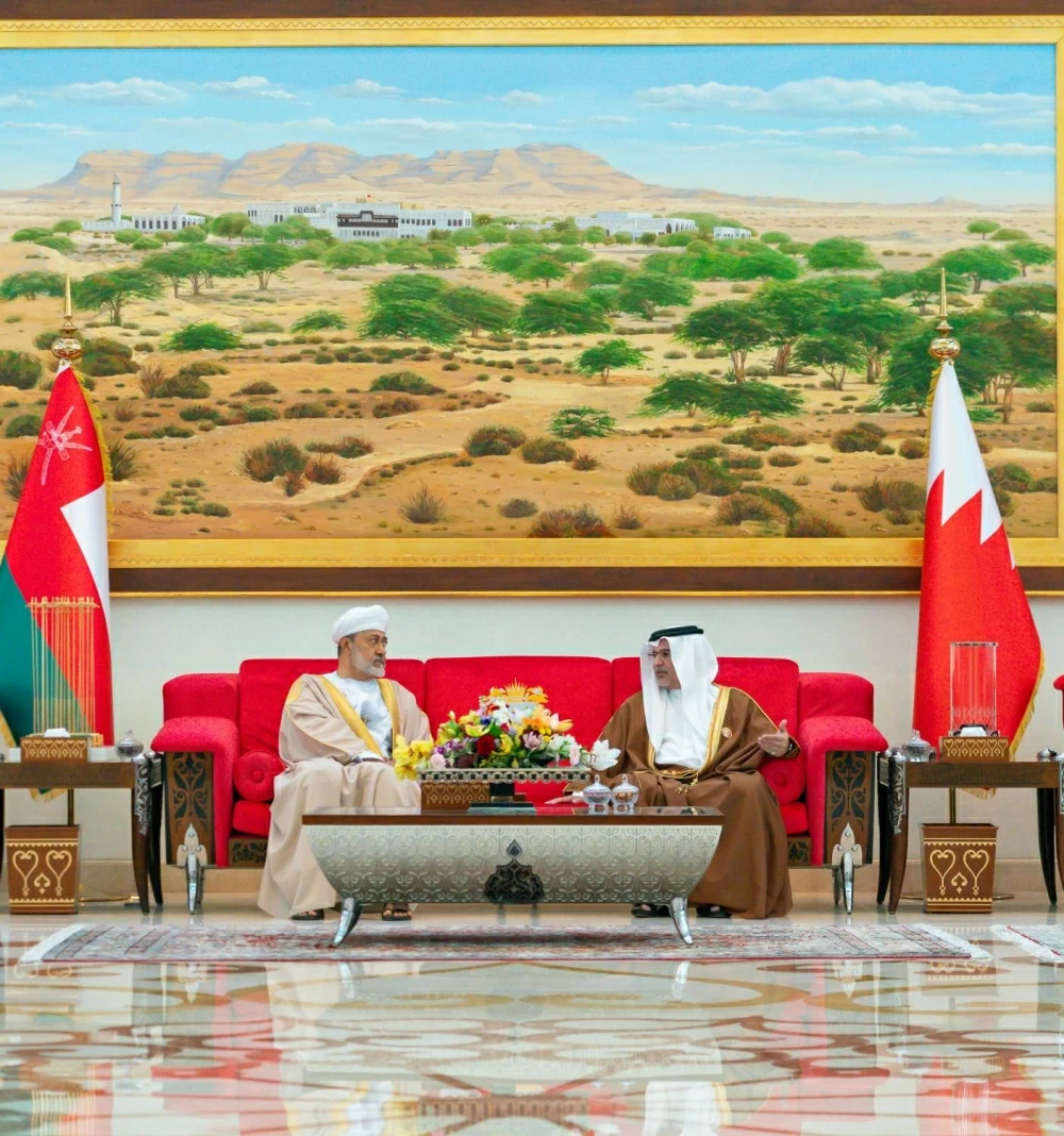 سلطان عٌمان يصل إلى البحرين للمشاركة في القمة الخليجية