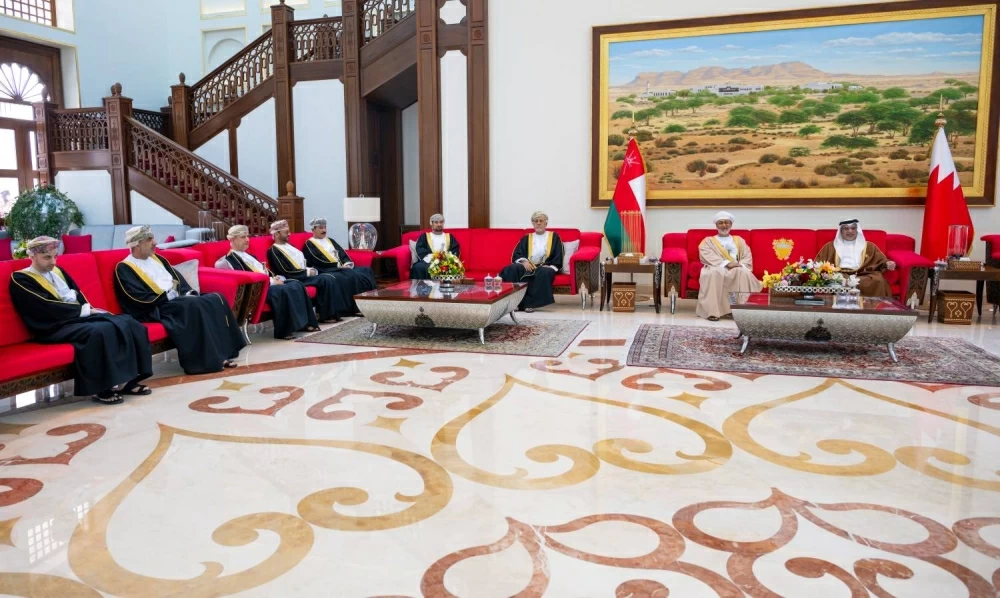 سلطان عٌمان يصل إلى البحرين للمشاركة في القمة الخليجية