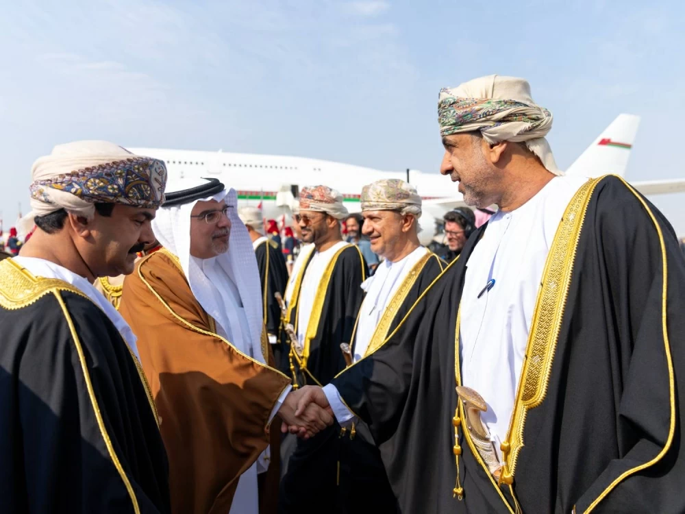 سلطان عٌمان يصل إلى البحرين للمشاركة في القمة الخليجية