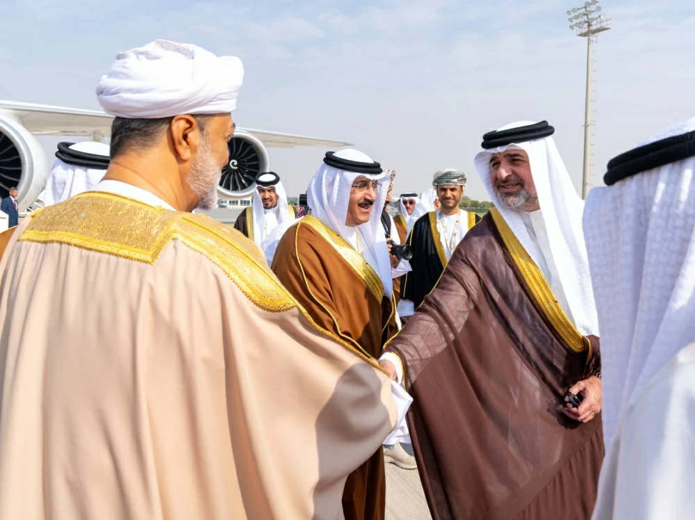 سلطان عٌمان يصل إلى البحرين للمشاركة في القمة الخليجية