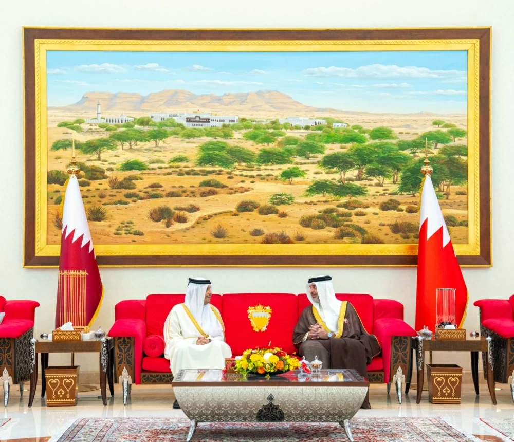رئيس الوزراء وزير الخارجية القطري يصل إلى البحرين للمشاركة في القمة الخليجية