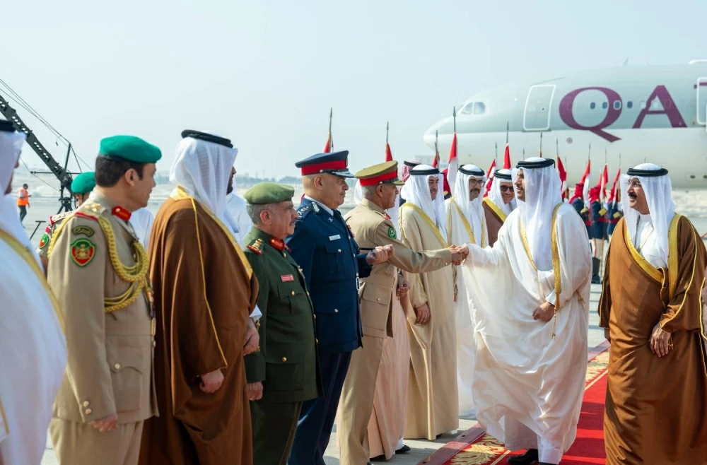 رئيس الوزراء وزير الخارجية القطري يصل البحرين للمشاركة في القمة الخليجية