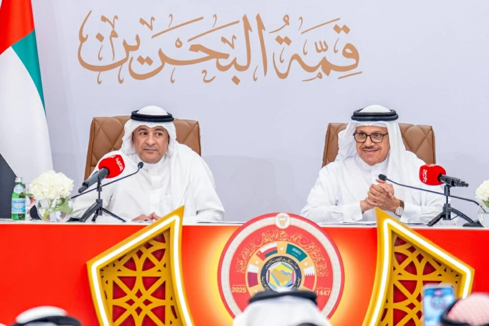 في ختام &laquo;قمة البحرين&raquo;.. وزير الخارجية والأمين العام لمجلس التعاون يعقدان مؤتمرًا صحفيًا