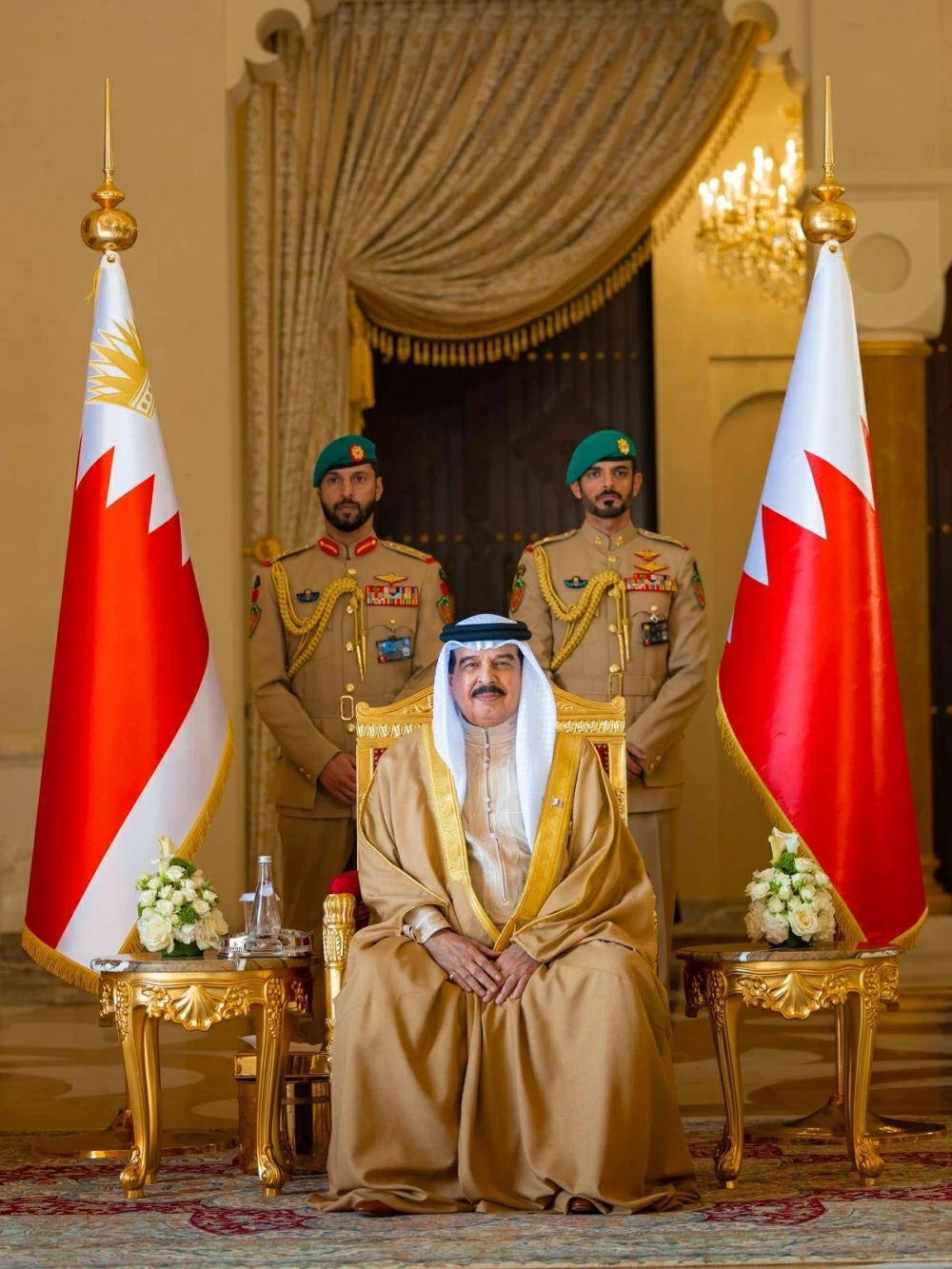 صورة جلالة الملك خلال القمة الخليجية الـ 46 تحظى بإعجاب واسع