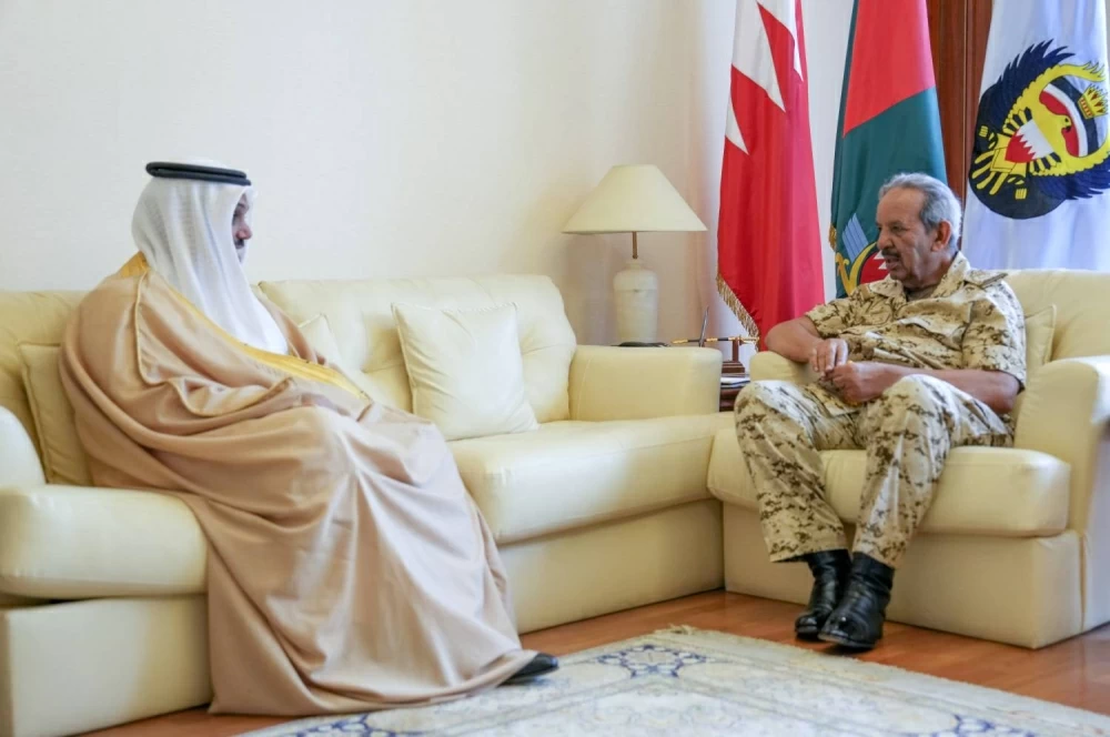 القائد العام لقوة دفاع البحرين يستقبل وزير المالية والاقتصاد الوطني