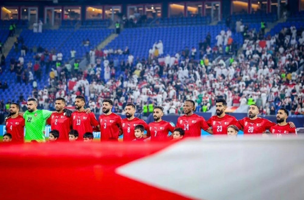 الأحمر يواجه محاربين الصحراء في آخر فرصة للحفاظ على أمل التأهل