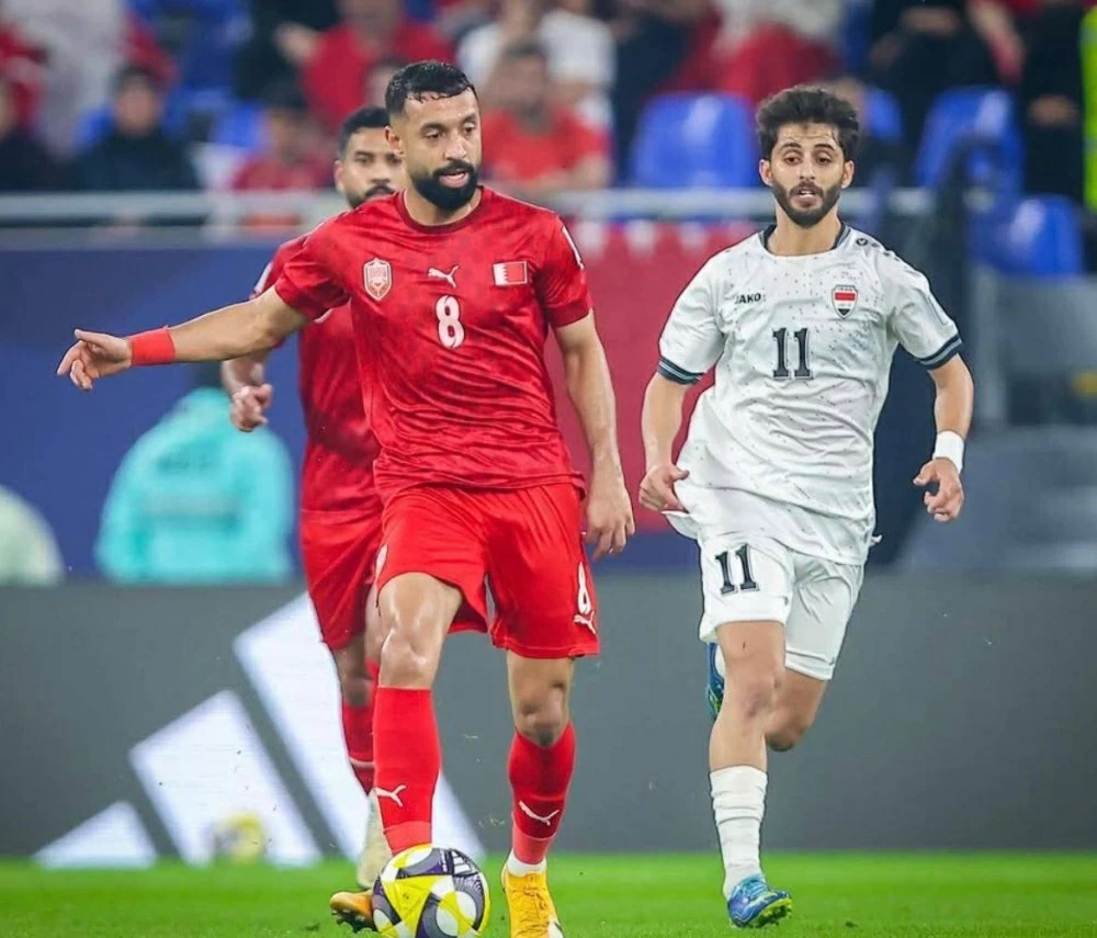 الأحمر يواجه محاربين الصحراء في آخر فرصة للحفاظ على أمل التأهل