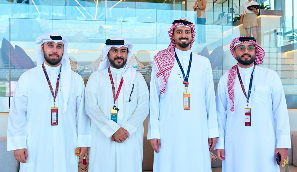 فيصل بن راشد يشهد السباق السابع للخيل بمنطقة الرفه