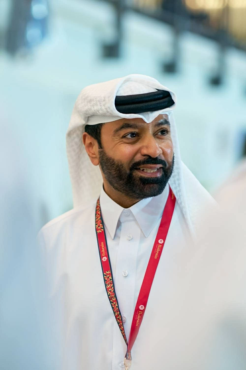 فيصل بن راشد يشهد السباق السابع للخيل بمنطقة الرفه