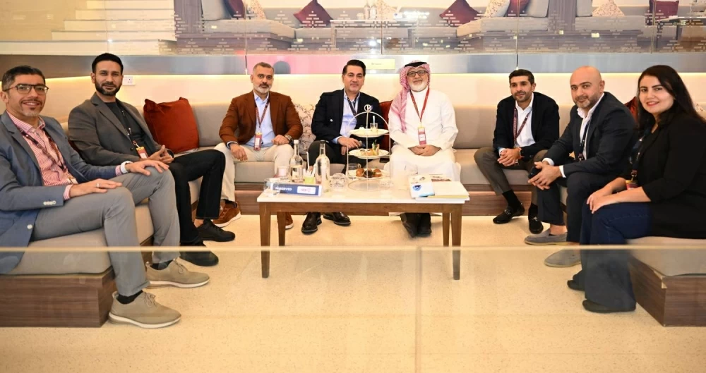 فيصل بن راشد يشهد السباق السابع للخيل بمنطقة الرفه