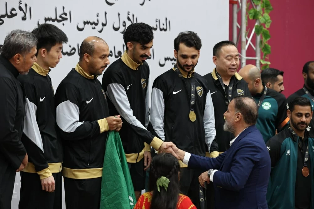عيسى بن علي يشهد ختام بطولة أندية غرب آسيا لكرة الطاولة للرجال والسيدات