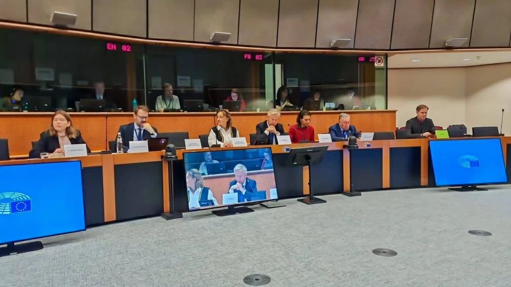 الوفد النيابي البحريني يؤكد في بروكسل أهمية تطوير الشراكات البرلمانية والأمنية والاقتصادية مع الاتحاد الأوروبي