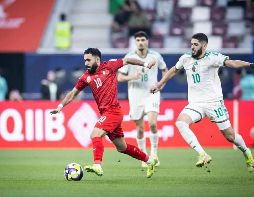 الأحمر عانى من بطء &laquo;مُتعب&raquo; في وسط الملعب