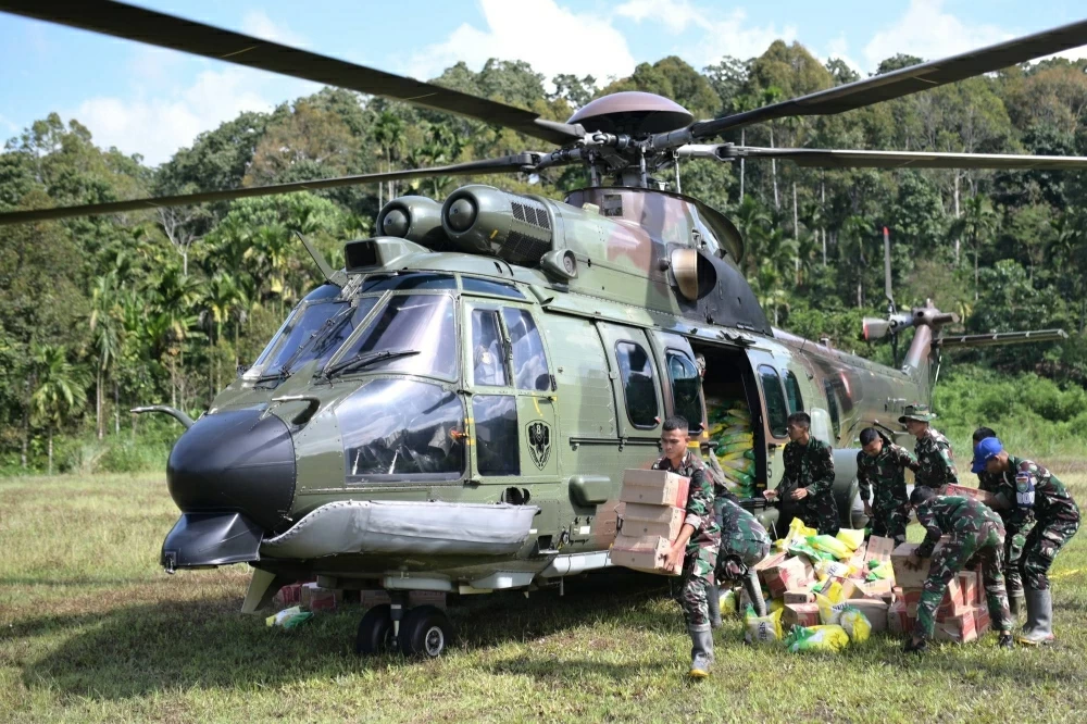 ارتفاع عدد قتلى فيضانات إندونيسيا إلى أكثر من 900