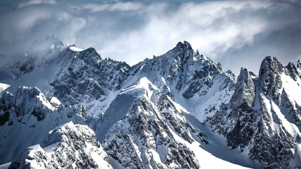 وفاة متسلق ألماني بجبال الألب إثر انهيار جليدي