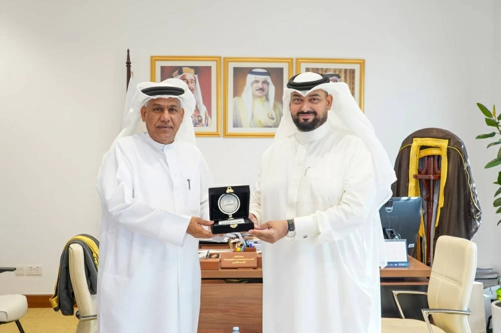 الدولي الخليجي &hellip; يمنح درع الريادة والتميز لأحمد قراطة احتفاءً بمسيرته ودوره في المجال التشريعي