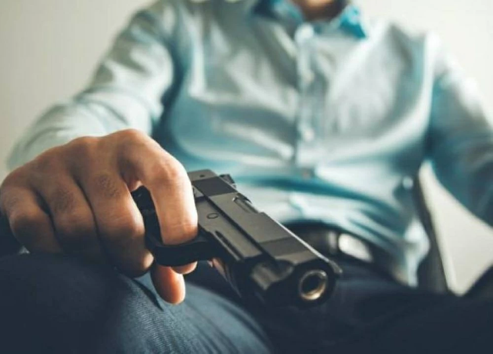 باستخدام مسدسه الخاص.. ضابط عراقي برتبة عقيد ينتحر في مكتبه بمحافظة ذي قار