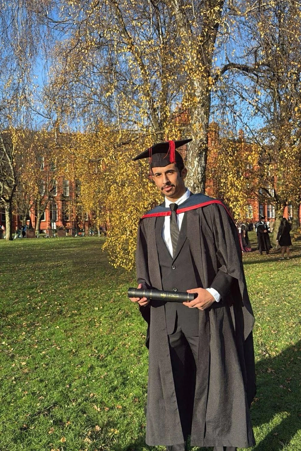 عائلة بدر الفضاله بتخرّج نجلهم عبدالله من جامعة سالفورد بمدينة مانشستر