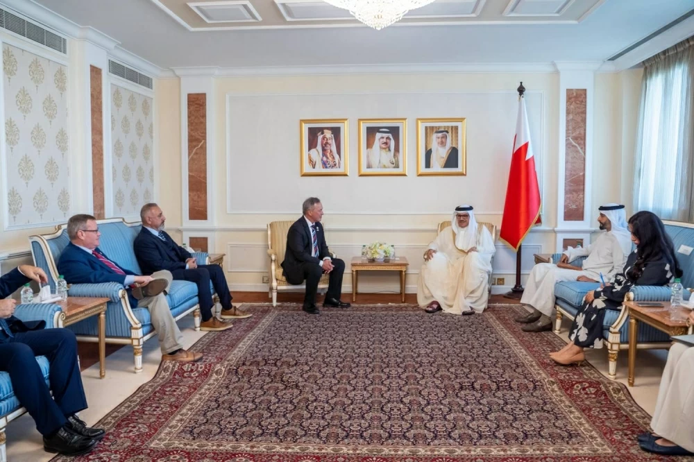 وزير الخارجية يلتقي عضو لجنة القوات المسلحة بمجلس النواب الأمريكي