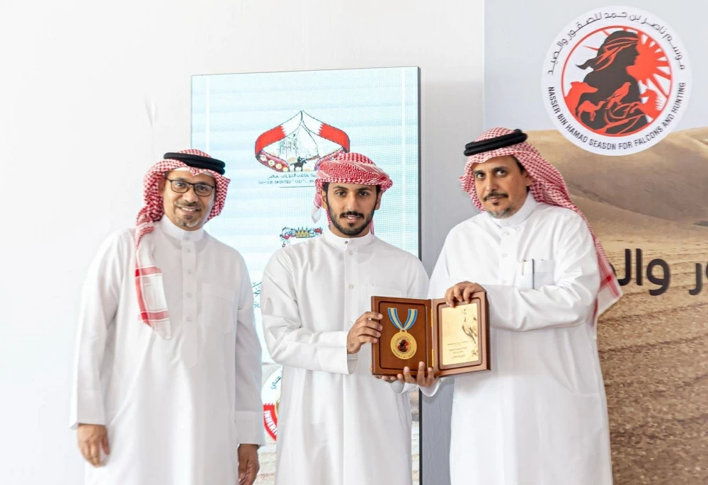 200 صقار يشاركون في انطلاق البطولة التنشيطية ضمن موسم ناصر بن حمد للصقور والصيد