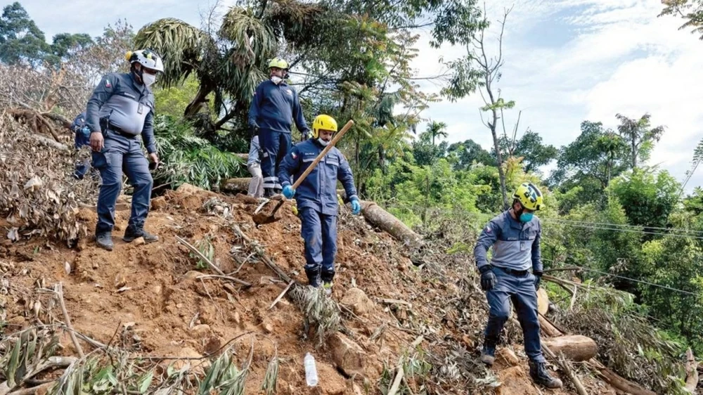 فريق الإمارات للبحث والإنقاذ يواصل مهامه الإنسانية لإغاثة منكوبي إعصار &laquo;ديتوه&raquo; في سريلانكا
