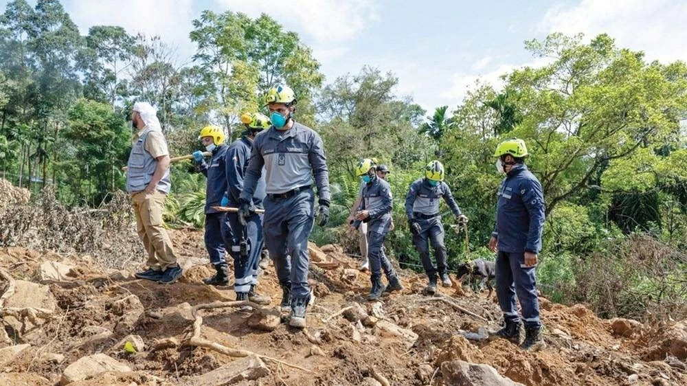 فريق الإمارات للبحث والإنقاذ يواصل مهامه الإنسانية لإغاثة منكوبي إعصار &laquo;ديتوه&raquo; في سريلانكا