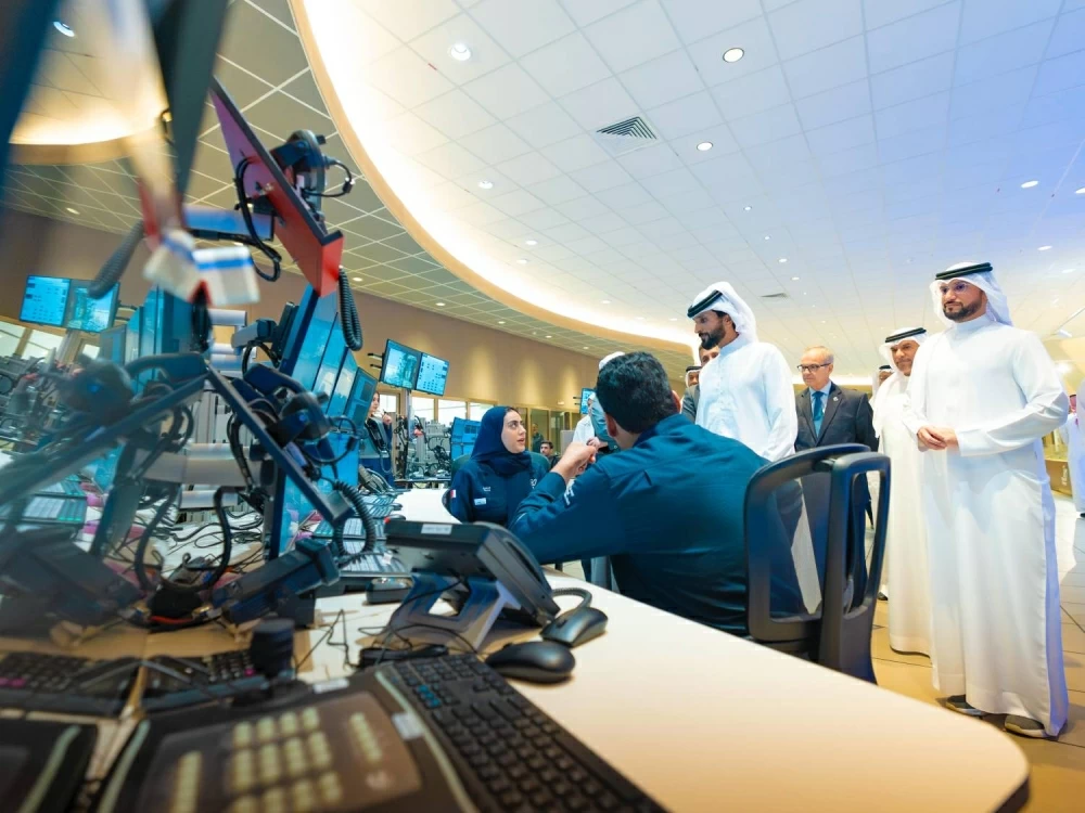 ناصر بن حمد يدشن إنتاجًا قياسيًا للمصفاة بعد مرور عام على افتتاحها