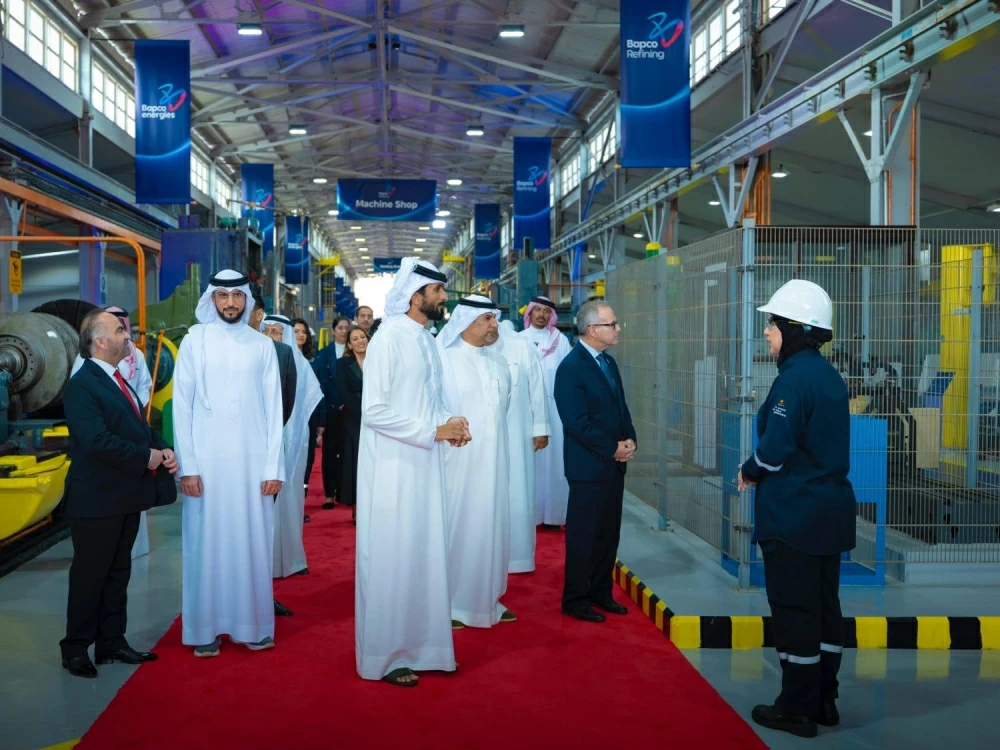 ناصر بن حمد يدشن إنتاجًا قياسيًا للمصفاة بعد مرور عام على افتتاحها