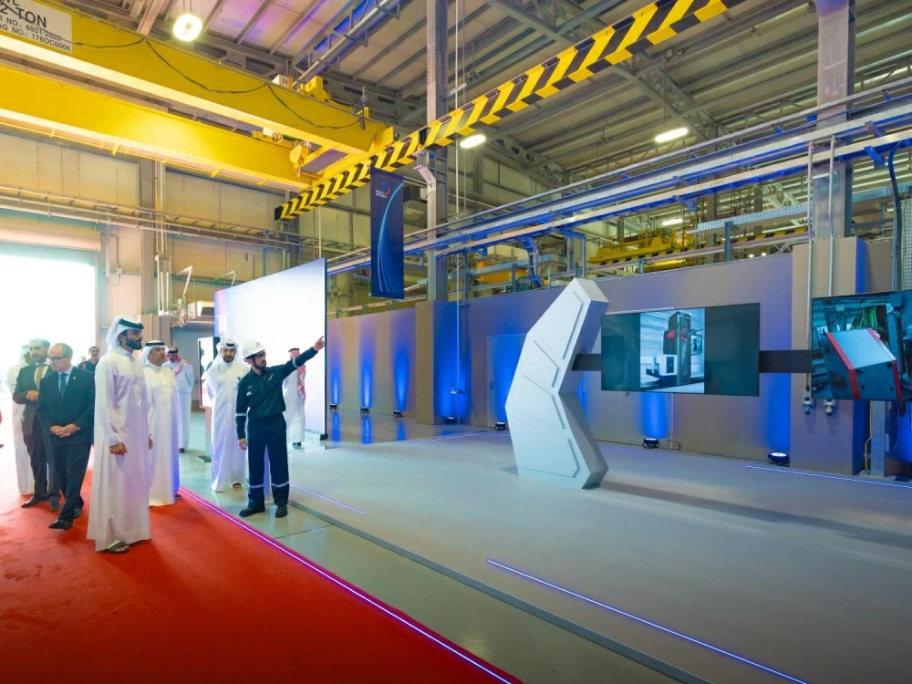 ناصر بن حمد يدشن إنتاجًا قياسيًا للمصفاة بعد مرور عام على افتتاحها