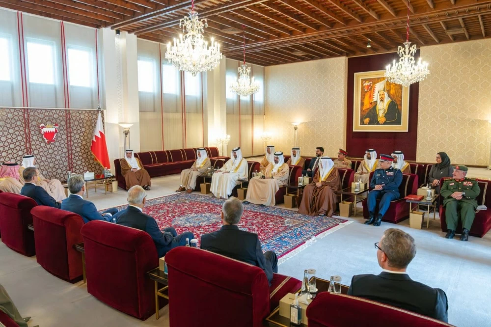 ولي العهد رئيس الوزراء رئيس "العليا للصندوق الملكي لشهداء الواجب" يلتقي الرعاة الداعمين للصندوق