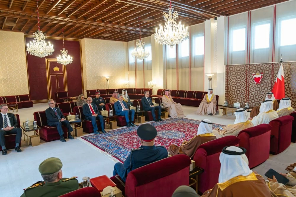 ولي العهد رئيس الوزراء رئيس "العليا للصندوق الملكي لشهداء الواجب" يلتقي الرعاة الداعمين للصندوق