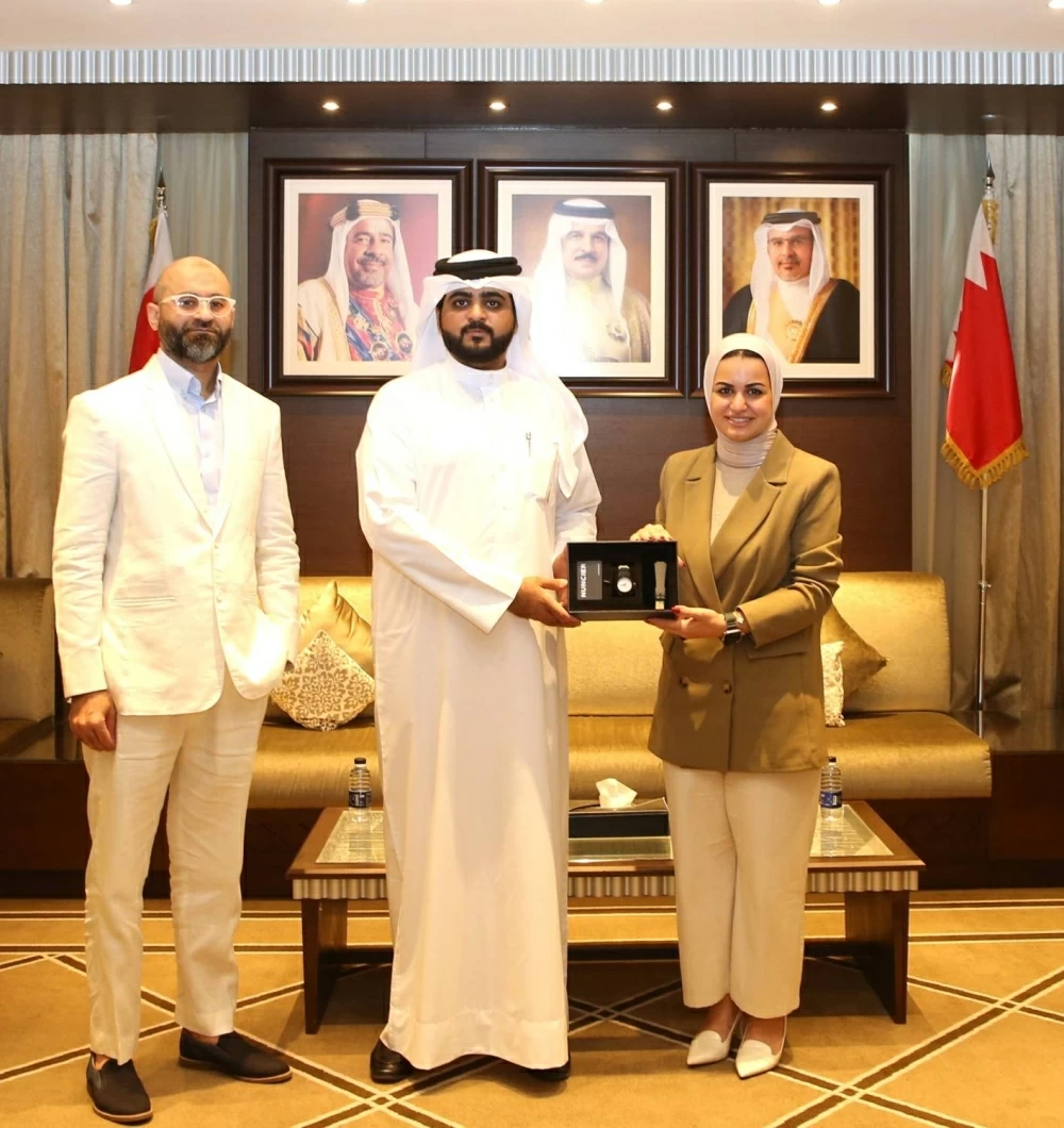 وزيرة الشباب تكرم الفائزين بمسابقة أفضل تصميم للساعات بالتعاون مع "نونسيير"