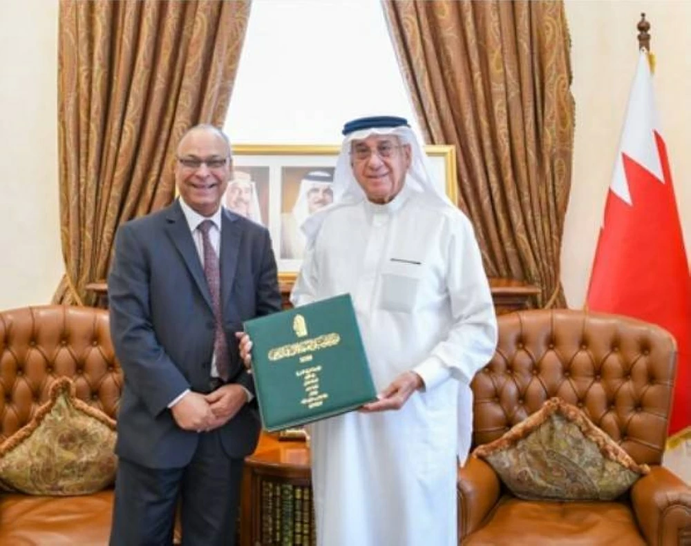 مستشار جلالة الملك لشؤون الاعلام يستقبل الفنان خليفة زيمان