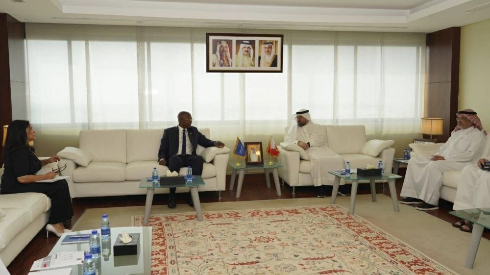 النائب الاول لـ&laquo;الغرفه&raquo; يستقبل سفير أنغولا جوليو ماياتو