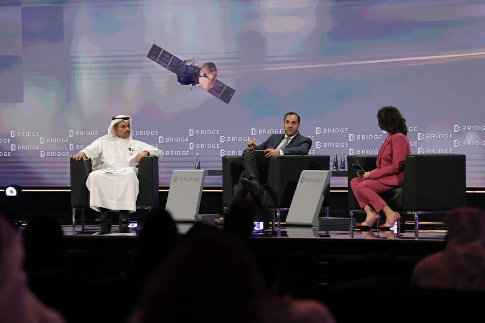 وزير الإعلام يشارك في قمة بريدج 2025 في أبوظبي