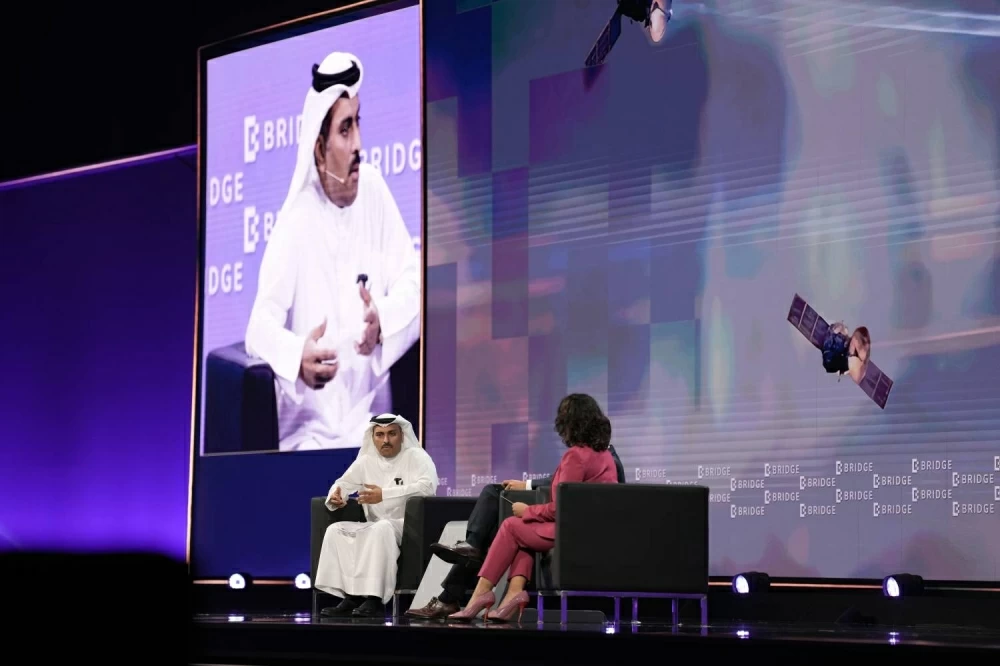 وزير الإعلام يشارك في قمة بريدج 2025 في أبوظبي