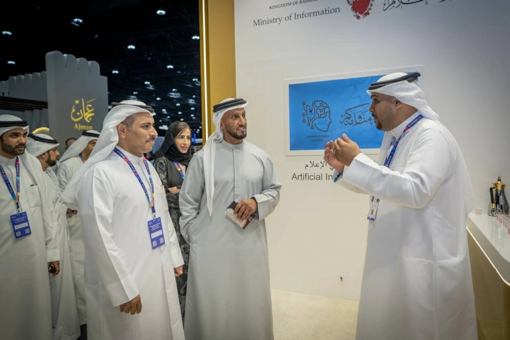 وزير الإعلام يشارك في قمة بريدج 2025 في أبوظبي