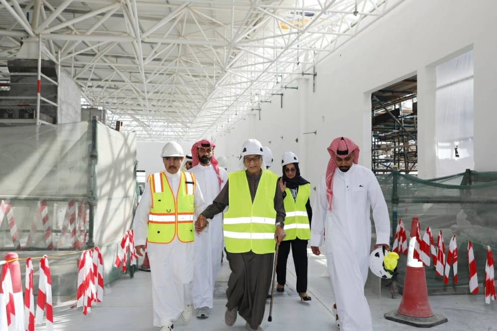محمد بن عبدالله وعدد من الوزراء والمسؤولين يطلعون على تطورات مدينة الملك عبد الله بن عبد العزيز الطبية