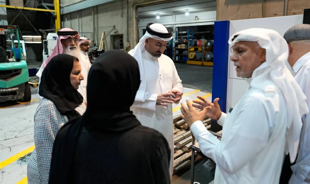 وزير الصناعة يزور مصنع شركة الجسر للخدمات الصناعية بمدينة سلمان الصناعية