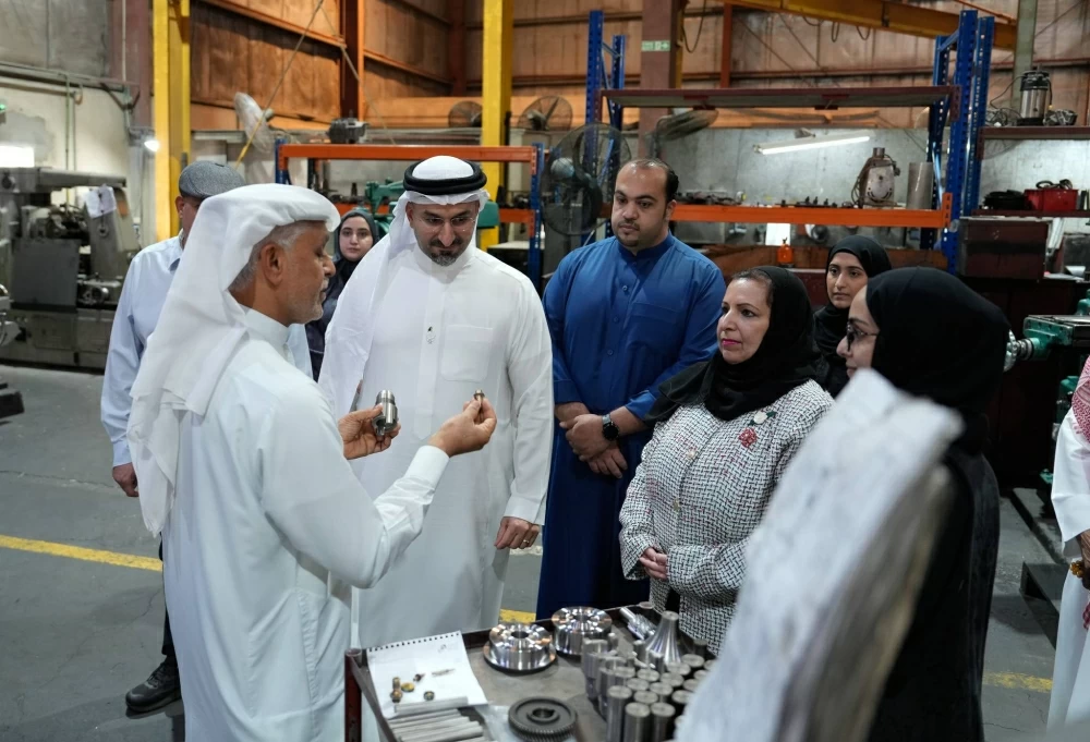 وزير الصناعة يزور مصنع شركة الجسر للخدمات الصناعية بمدينة سلمان الصناعية