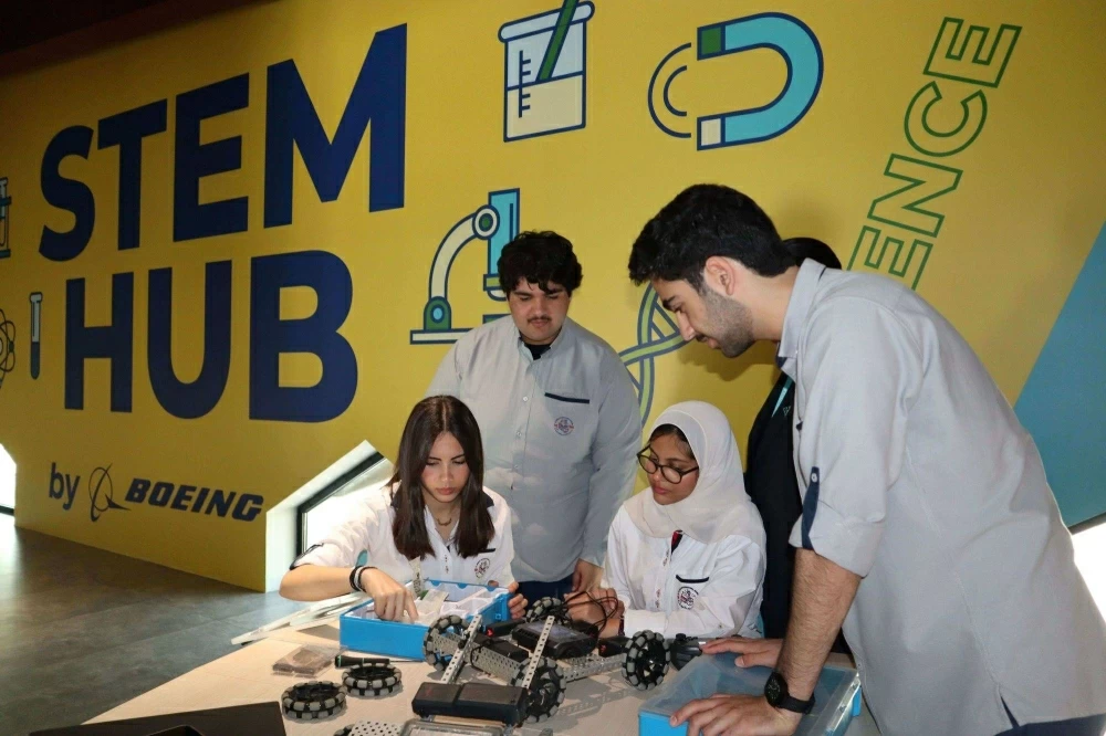إنجاز البحرين و"بوينج" تفتتحان مركزاً متخصصاً للعلوم والتكنولوجيا والهندسة والرياضيات بالمنامة