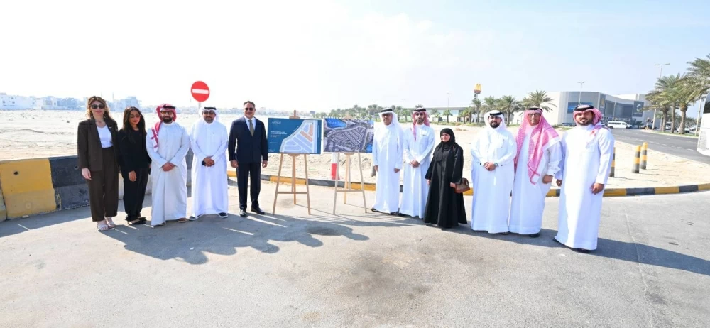 الرئيس التنفيذي لهيئة التخطيط والتطوير العمراني يقوم بزيارة ميدانية إلى مشروع "أمواج أفنيوز" التابع لشركة نسيج