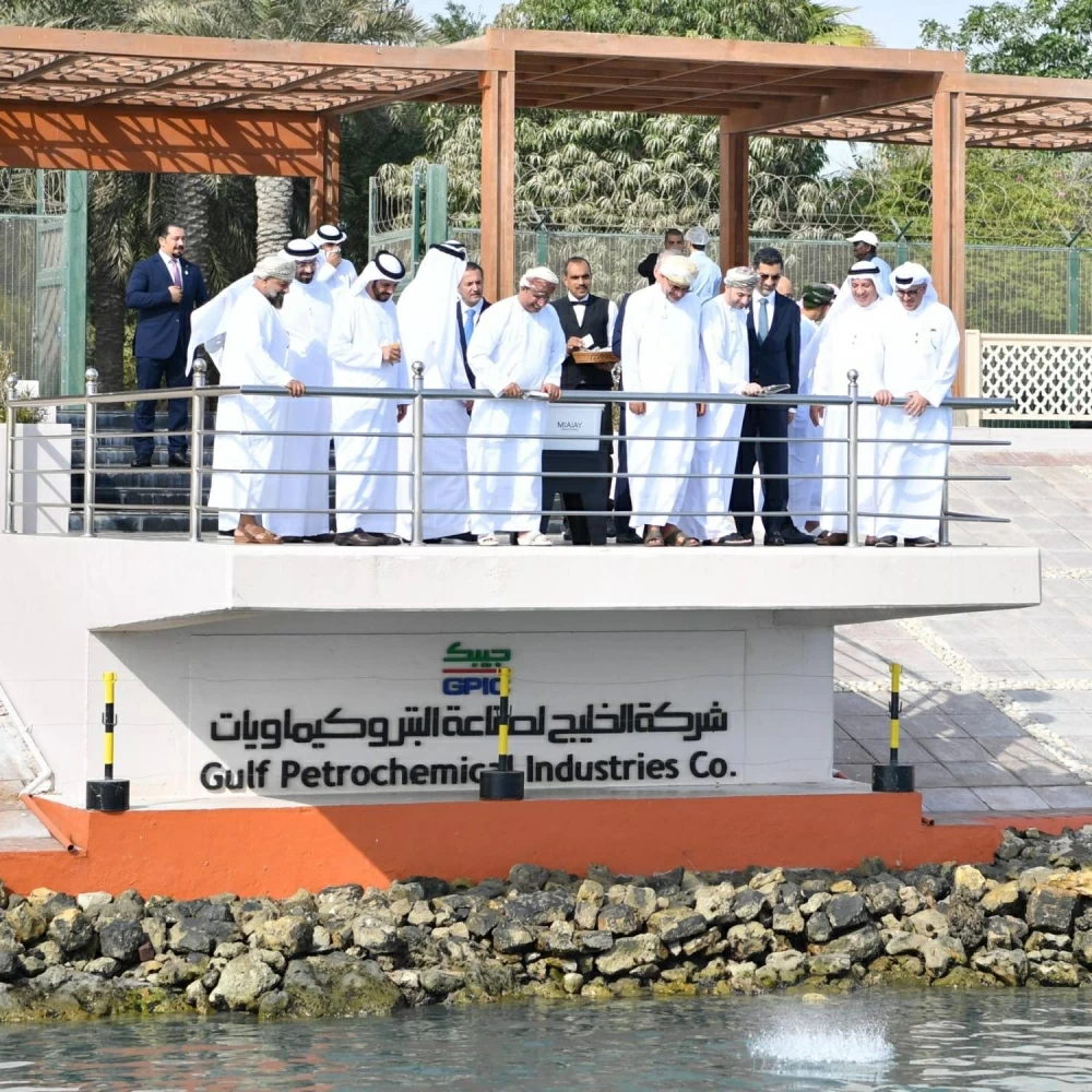 وزيرالبلديات ووزير الثروة الزراعية العماني ووفود خليجية يزورون مشروع زراعة أشجار القرم في (جيبك) وشركة مزارع الجزيرة