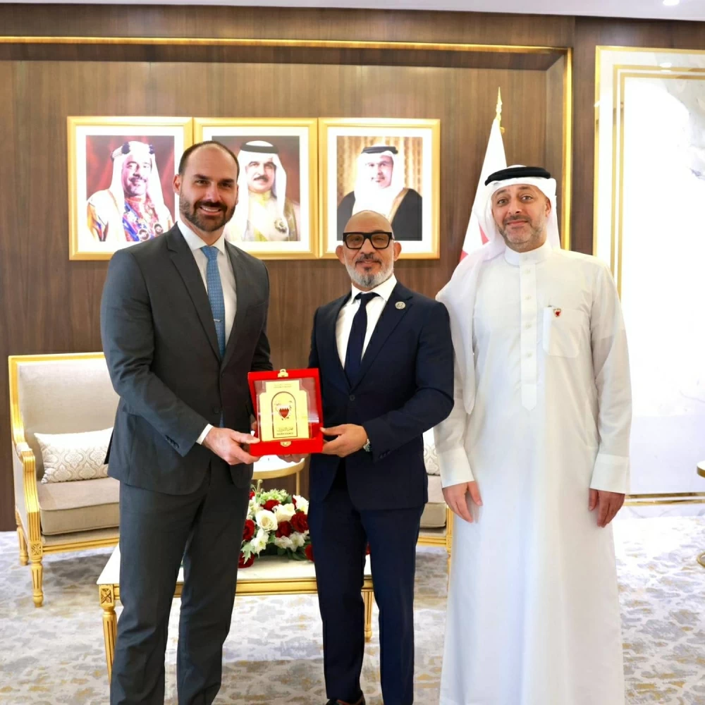 منفردي والقصاب يبحثان مع النائب البرازيلي بولسونارو سبل التعاون في الملفات الشبابية والتنموية