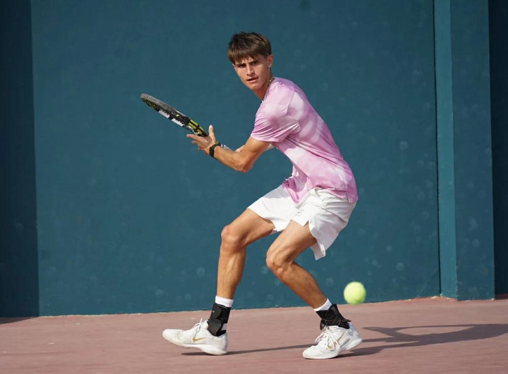 خروج مبكر لبطلي الأسبوع الثاني في فردي الأولاد والفتيات